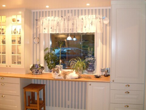 Kök med fönsterplats och ränder